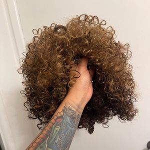 Curly wig